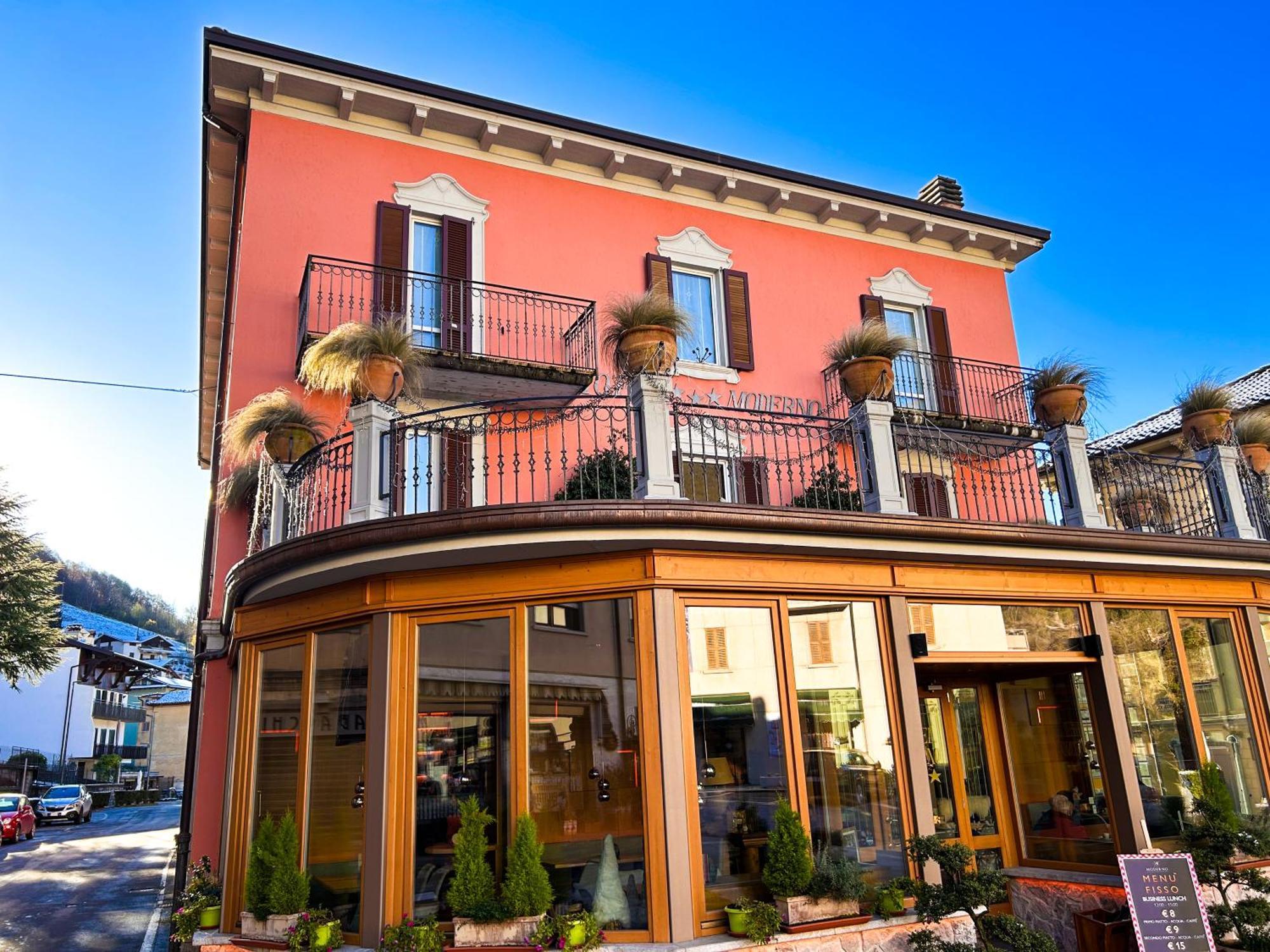 Hotel Moderno Restaurant Серина Екстериор снимка