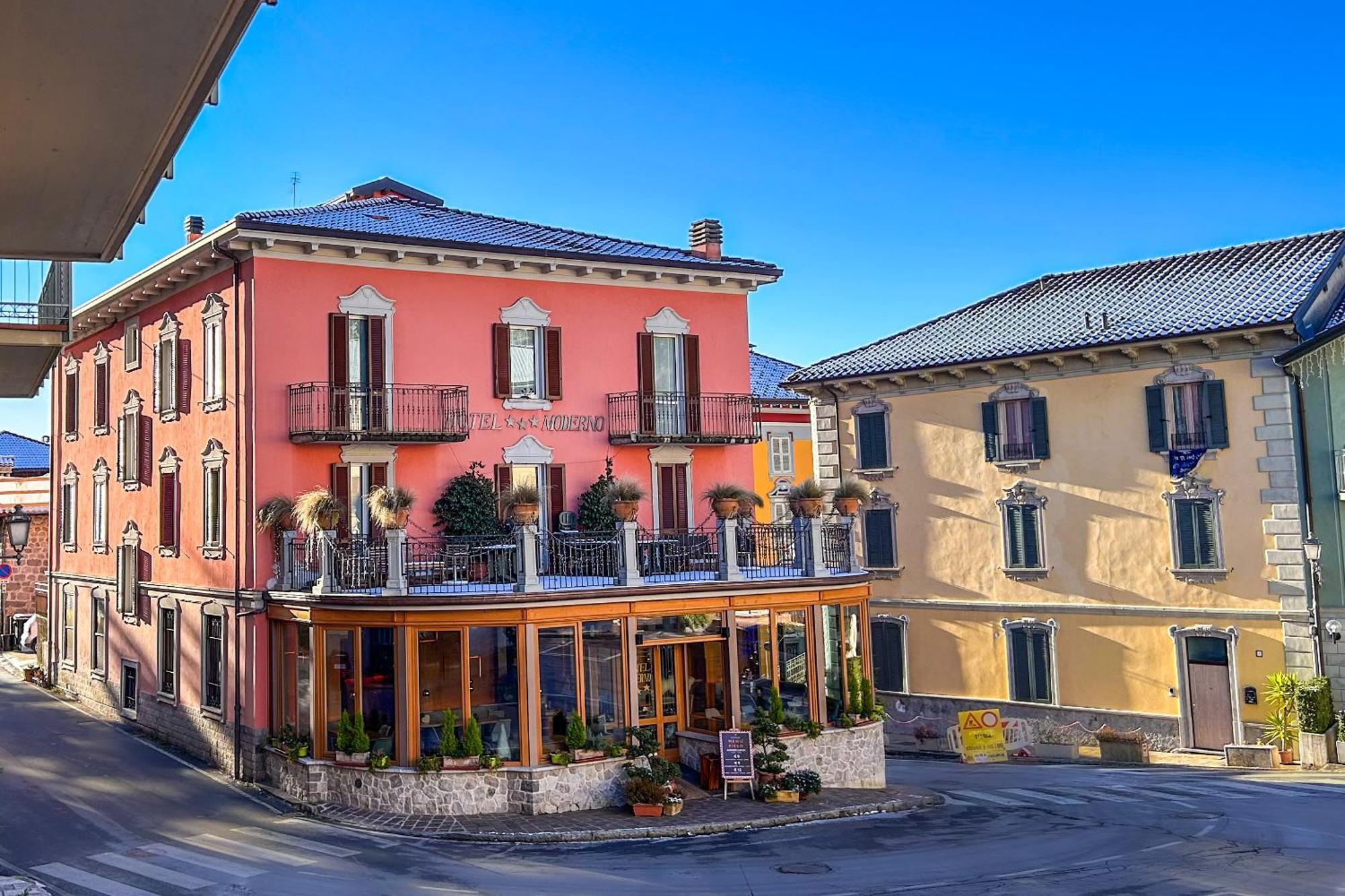 Hotel Moderno Restaurant Серина Екстериор снимка